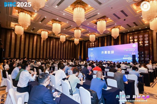 申菱亮相DIDC2025:携液冷与蒸发冷方案,破解AI算力高能耗难题